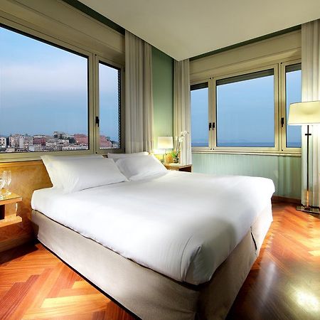 엑세 마예스티크 호텔 나폴리 외부 사진